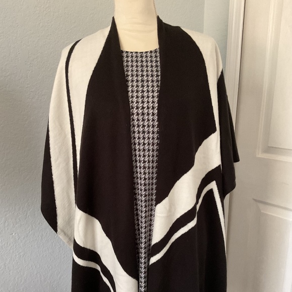 Chicos Jackets & Blazers - Beautiful Black and White Color Block Wrap